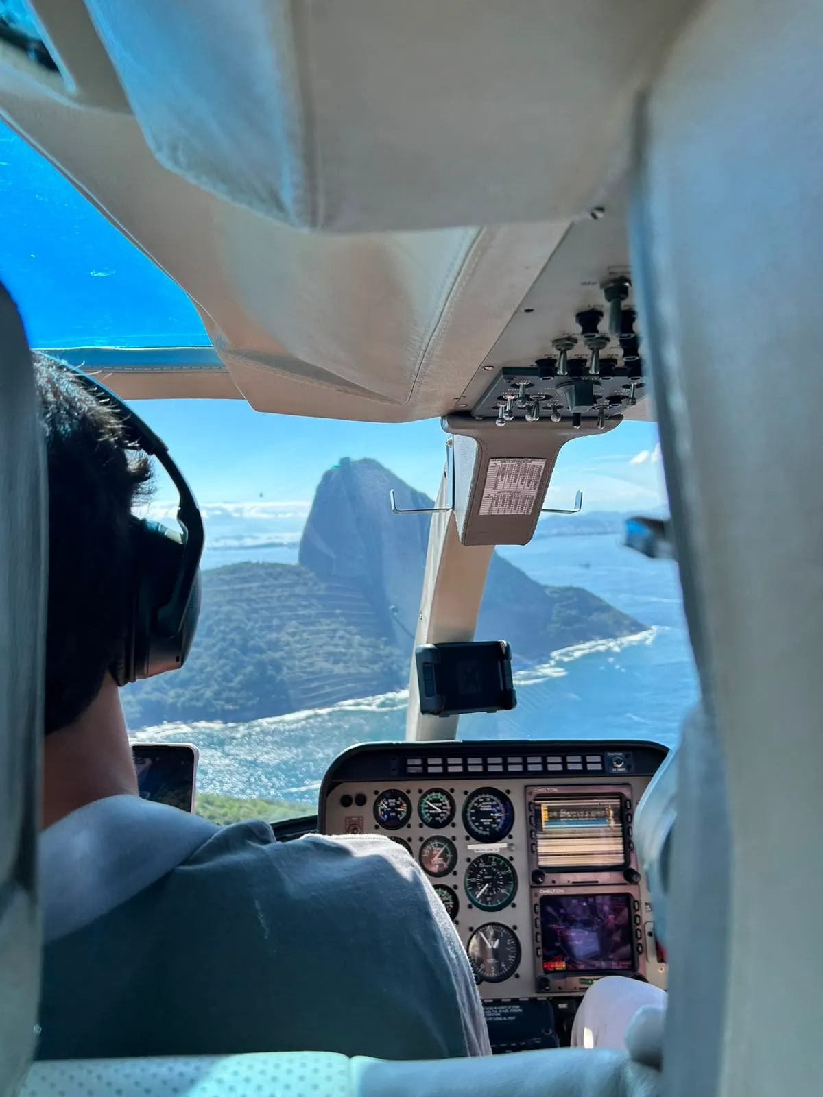 Pan de Azúcar visto desde la cabina del helicóptero